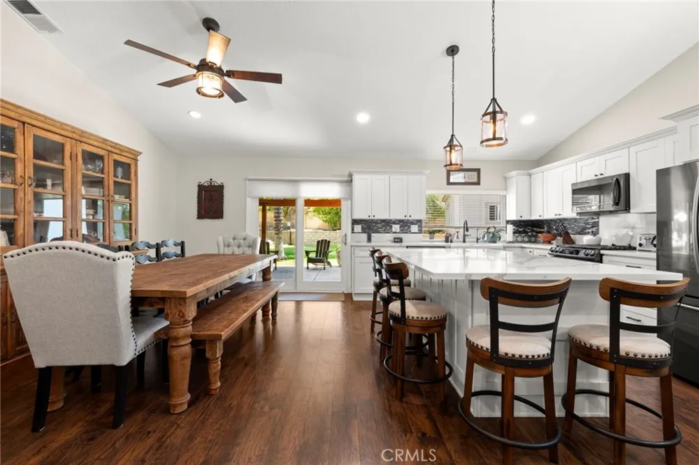 25526 NewCastle Court Saugus, CA 91350