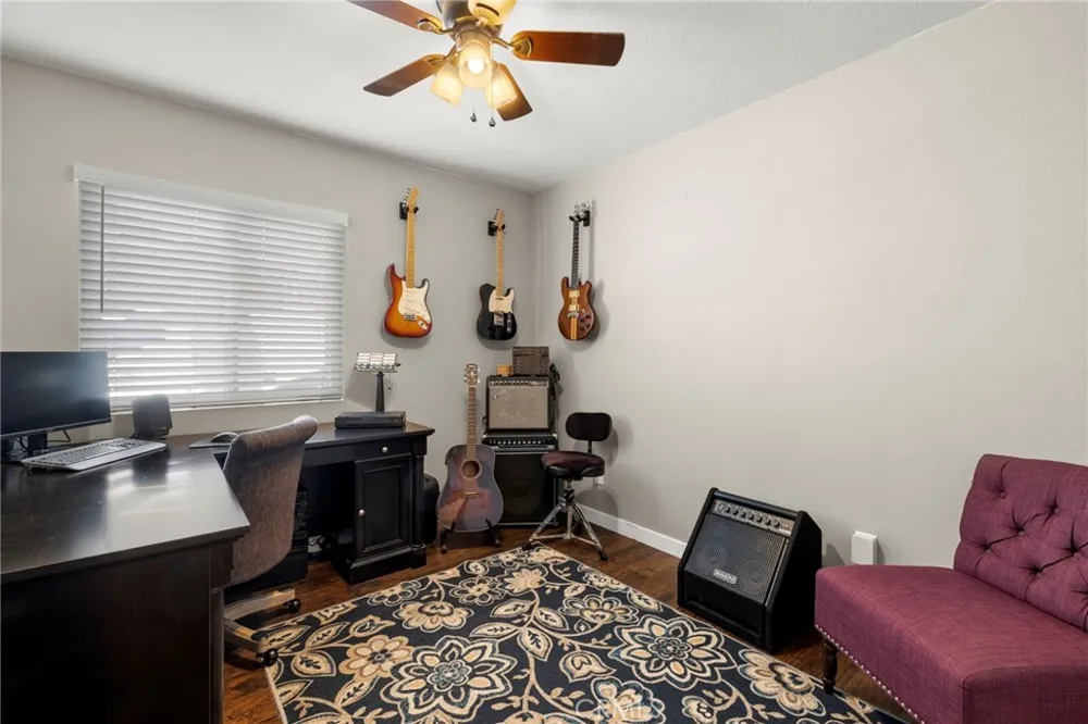 25526 NewCastle Court Saugus, CA 91350