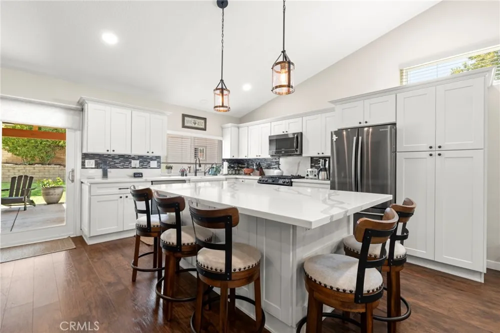 25526 NewCastle Court Saugus, CA 91350