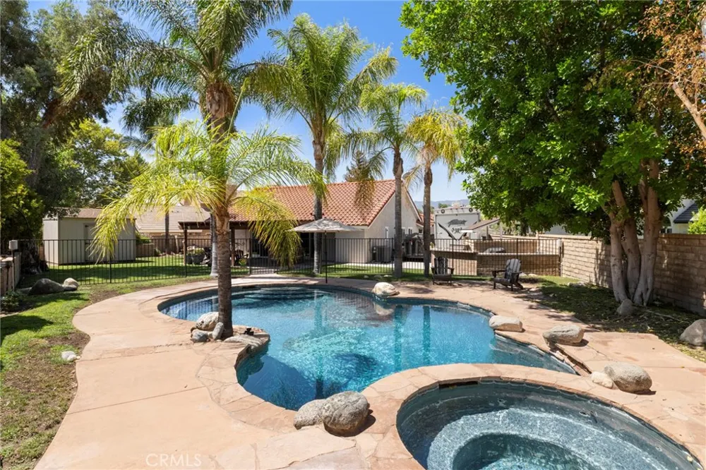 25526 NewCastle Court Saugus, CA 91350