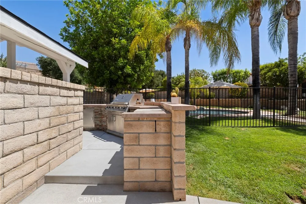 25526 NewCastle Court Saugus, CA 91350
