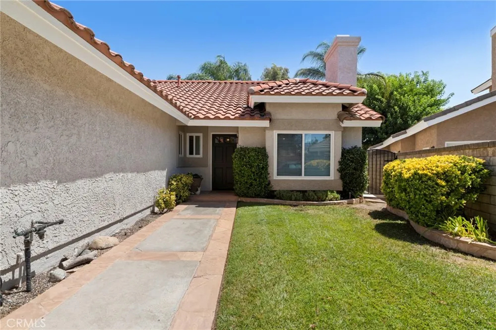 25526 NewCastle Court Saugus, CA 91350