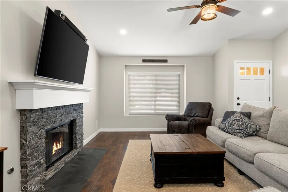 25526 NewCastle Court Saugus, CA 91350