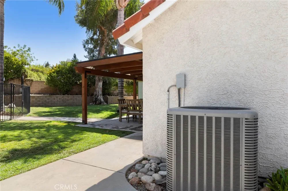 25526 NewCastle Court Saugus, CA 91350