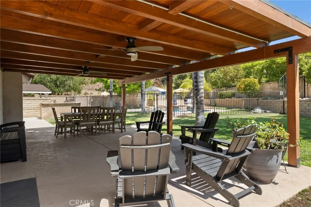 25526 NewCastle Court Saugus, CA 91350