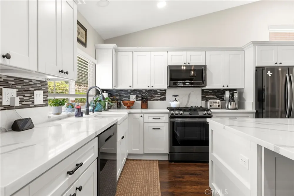 25526 NewCastle Court Saugus, CA 91350