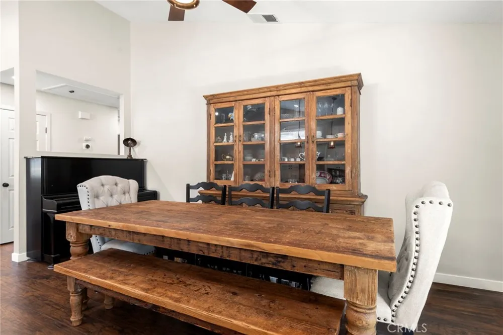25526 NewCastle Court Saugus, CA 91350