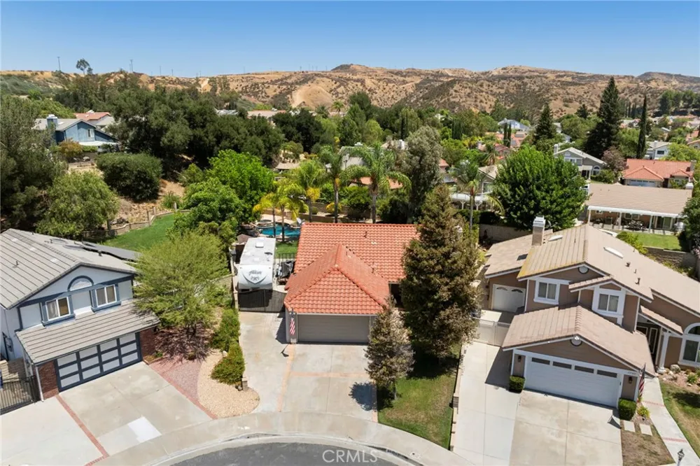 25526 NewCastle Court Saugus, CA 91350