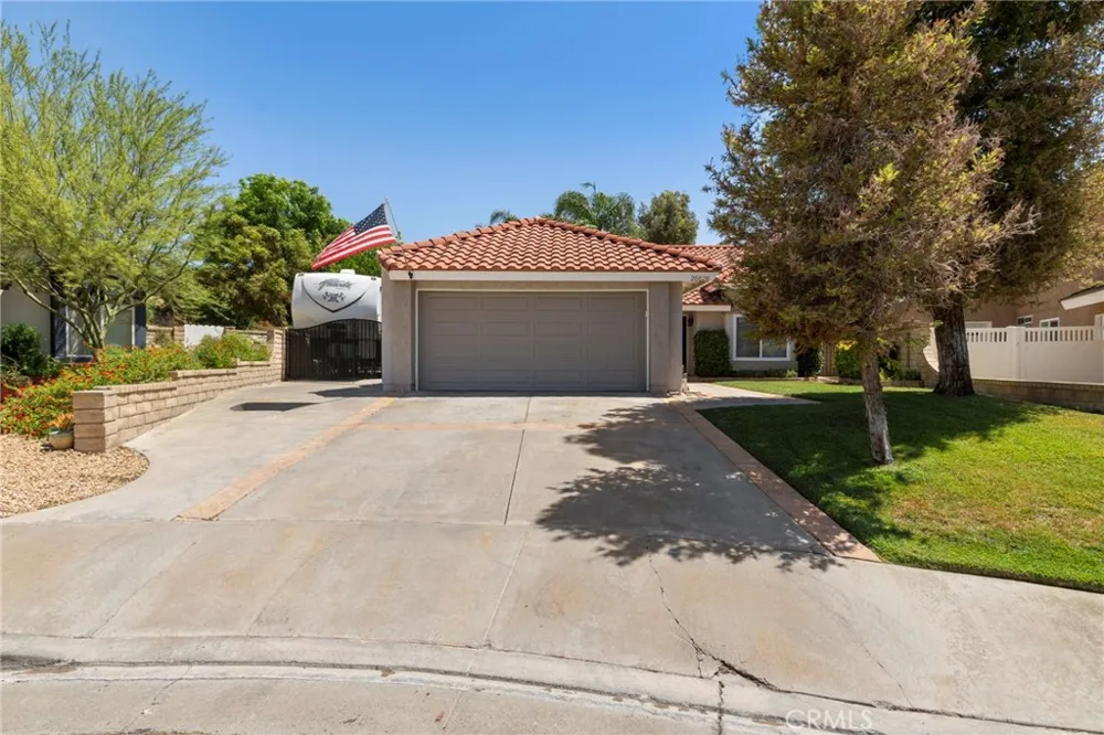 25526 NewCastle Court Saugus, CA 91350