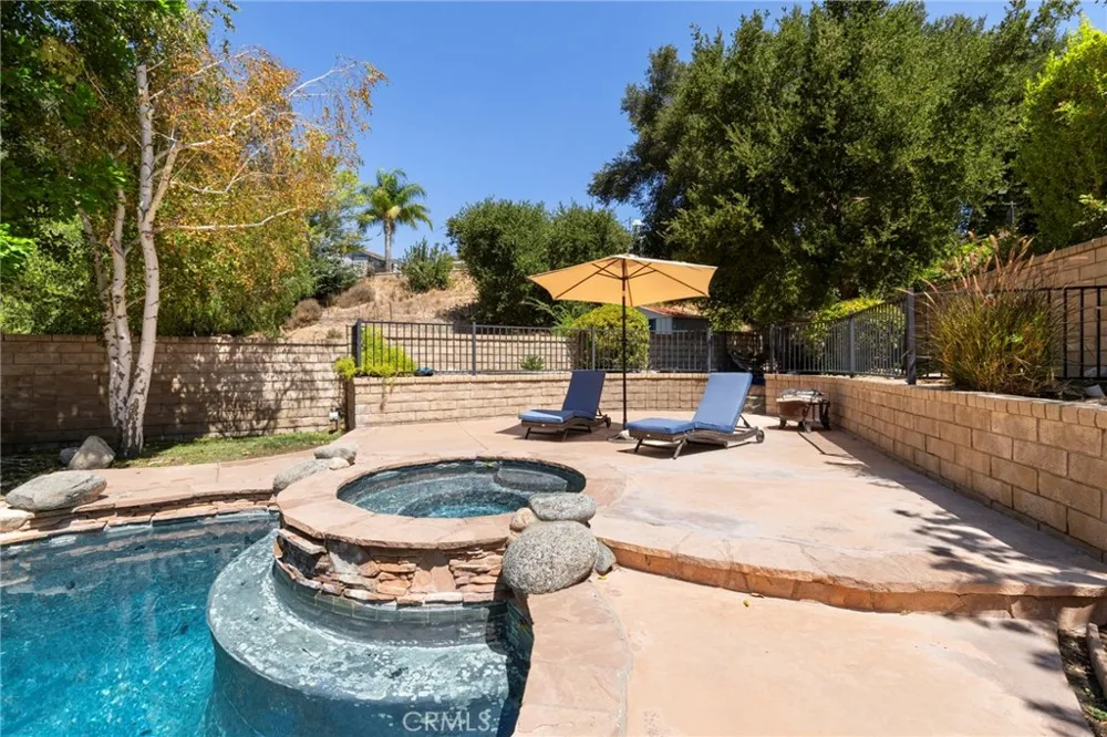 25526 NewCastle Court Saugus, CA 91350