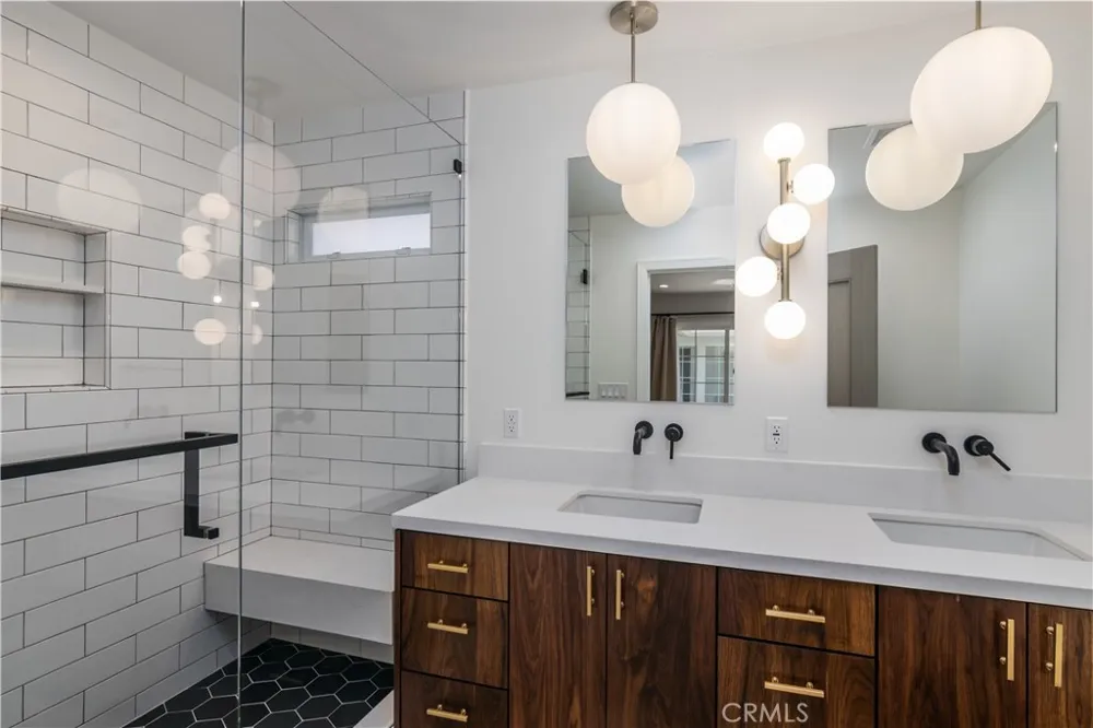 32046 Kingspark Court Westlake Village, CA 91361