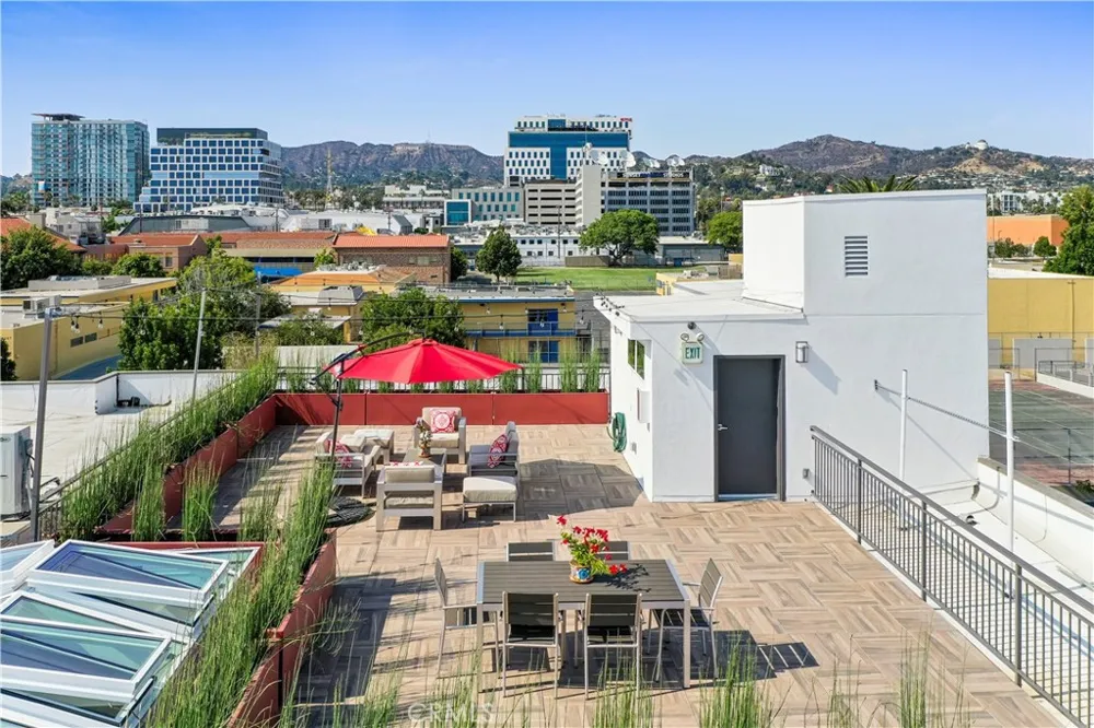 5820 La Mirada Avenue #302 Hollywood, CA 90038