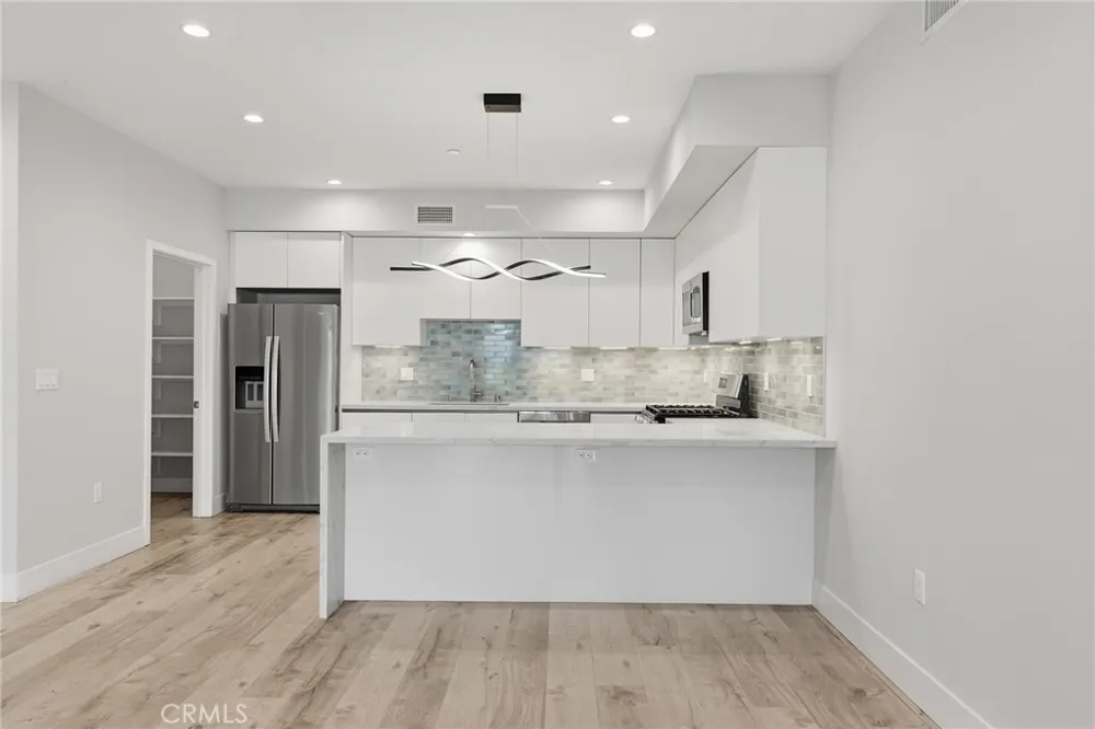 5820 La Mirada Avenue #302 Hollywood, CA 90038