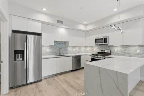 5820 La Mirada Avenue #302