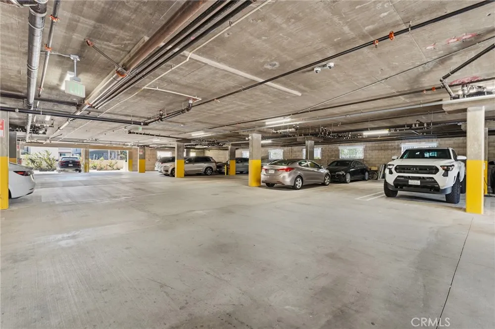 5820 La Mirada Avenue #302 Hollywood, CA 90038