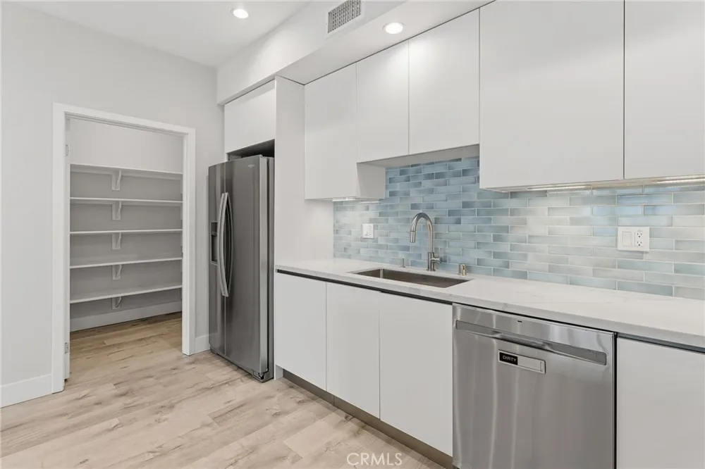 5820 La Mirada Avenue #302 Hollywood, CA 90038