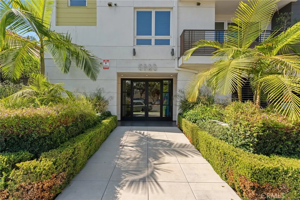 5820 La Mirada Avenue #302 Hollywood, CA 90038