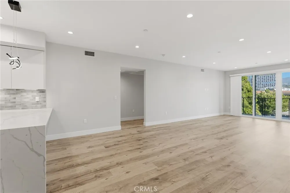 5820 La Mirada Avenue #302 Hollywood, CA 90038