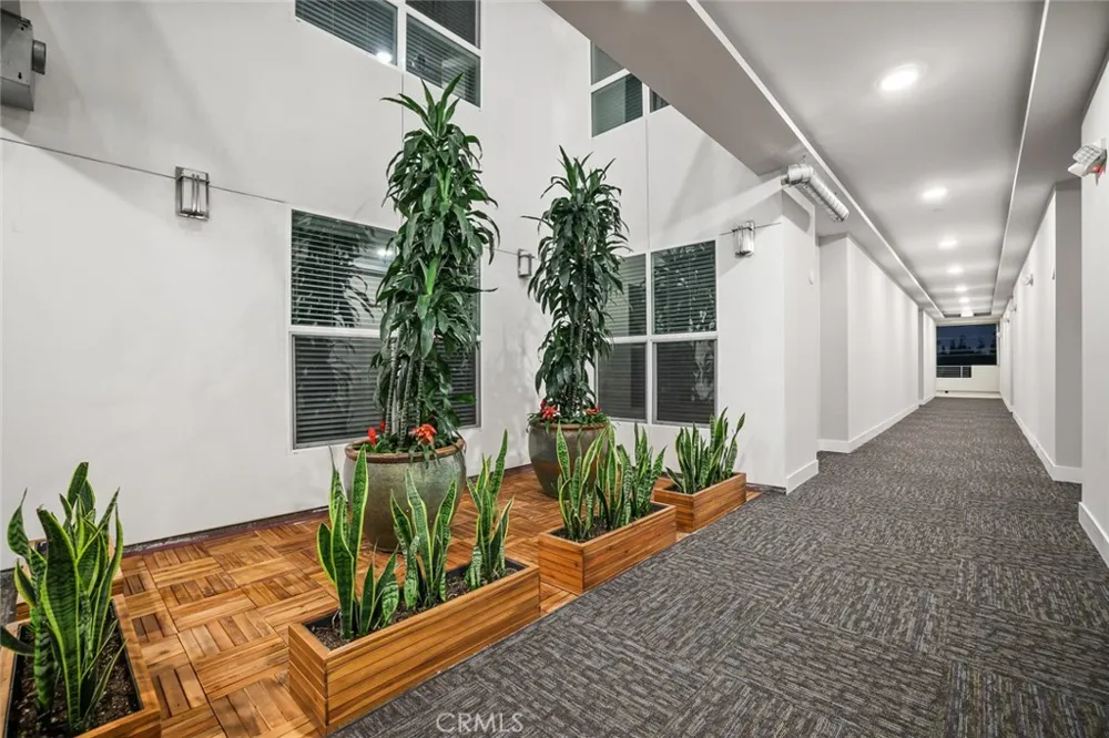 5820 La Mirada Avenue #302 Hollywood, CA 90038