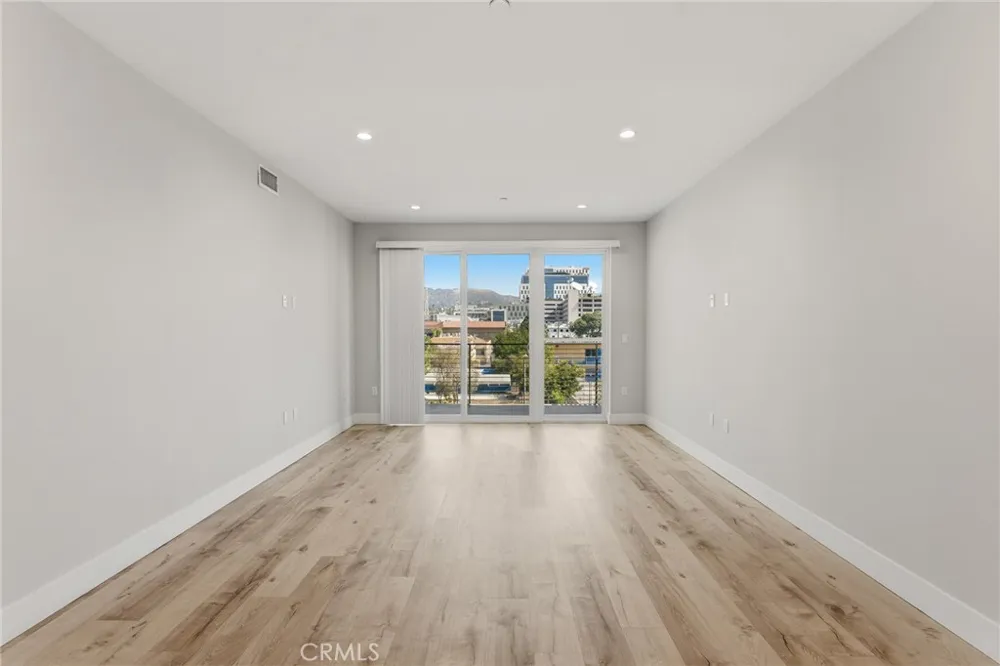5820 La Mirada Avenue #302 Hollywood, CA 90038