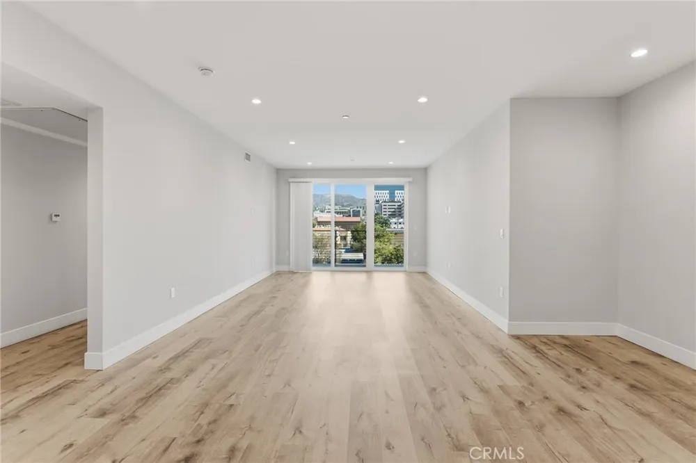 5820 La Mirada Avenue #302 Hollywood, CA 90038