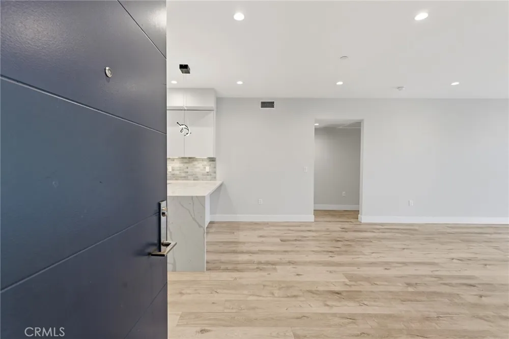 5820 La Mirada Avenue #302 Hollywood, CA 90038