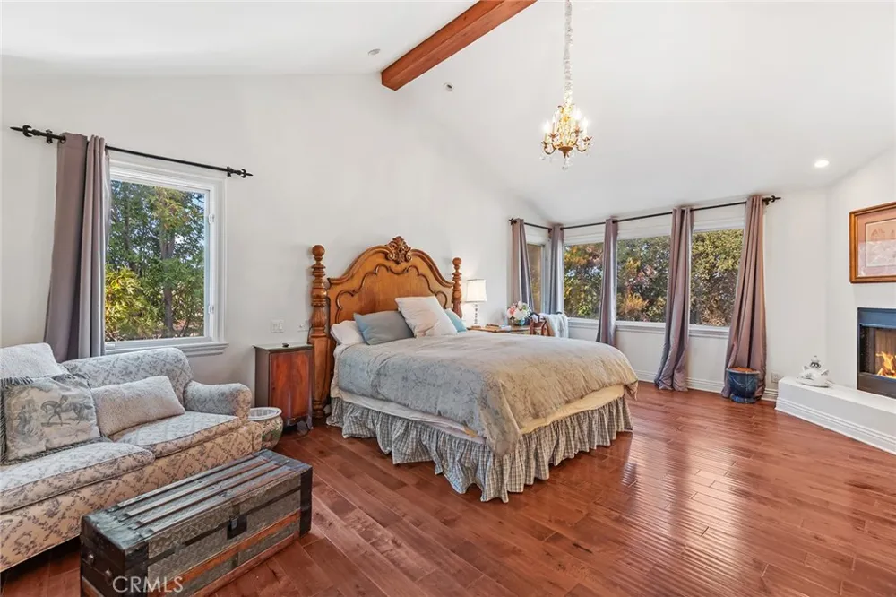 5747 HOBACK GLEN ROAD Hidden Hills, CA 91302