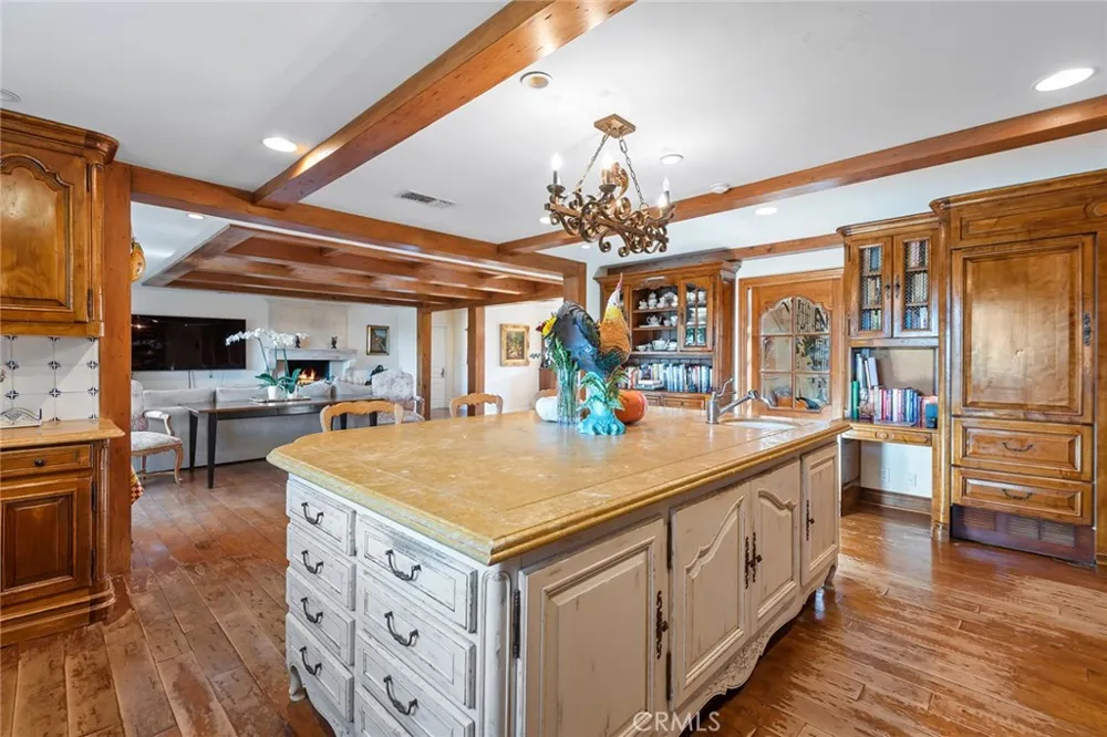 5747 HOBACK GLEN ROAD Hidden Hills, CA 91302