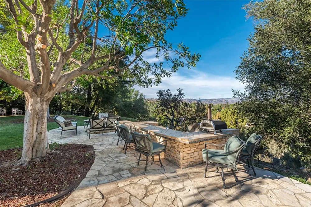 5747 HOBACK GLEN ROAD Hidden Hills, CA 91302