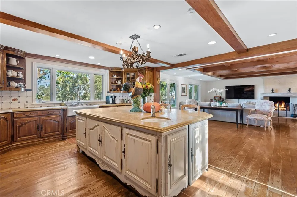 5747 HOBACK GLEN ROAD Hidden Hills, CA 91302