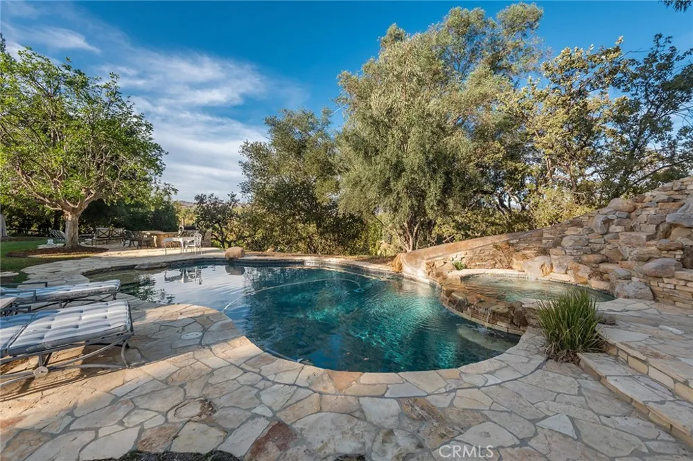 5747 HOBACK GLEN ROAD Hidden Hills, CA 91302