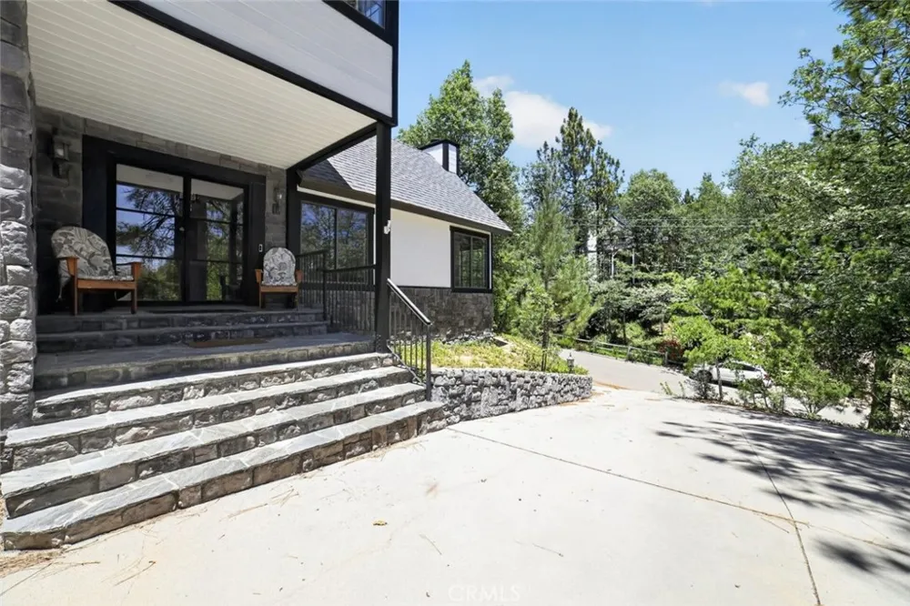 1198 Montreal Drive Lake Arrowhead, CA 92352