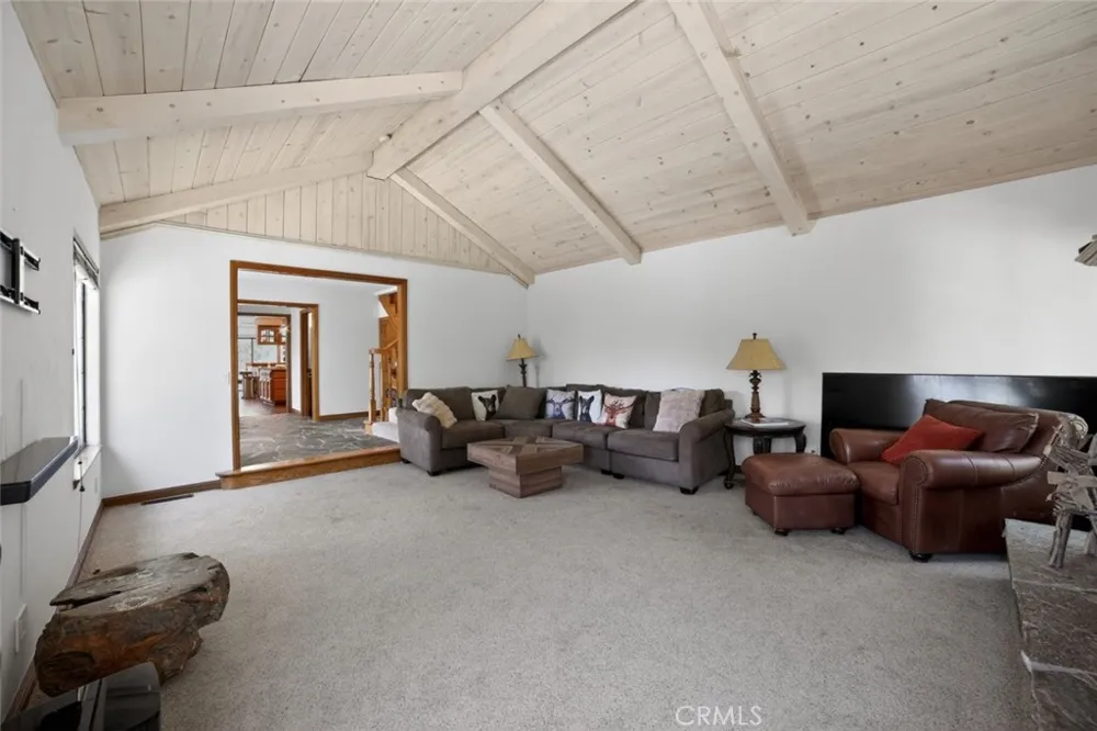 1198 Montreal Drive Lake Arrowhead, CA 92352