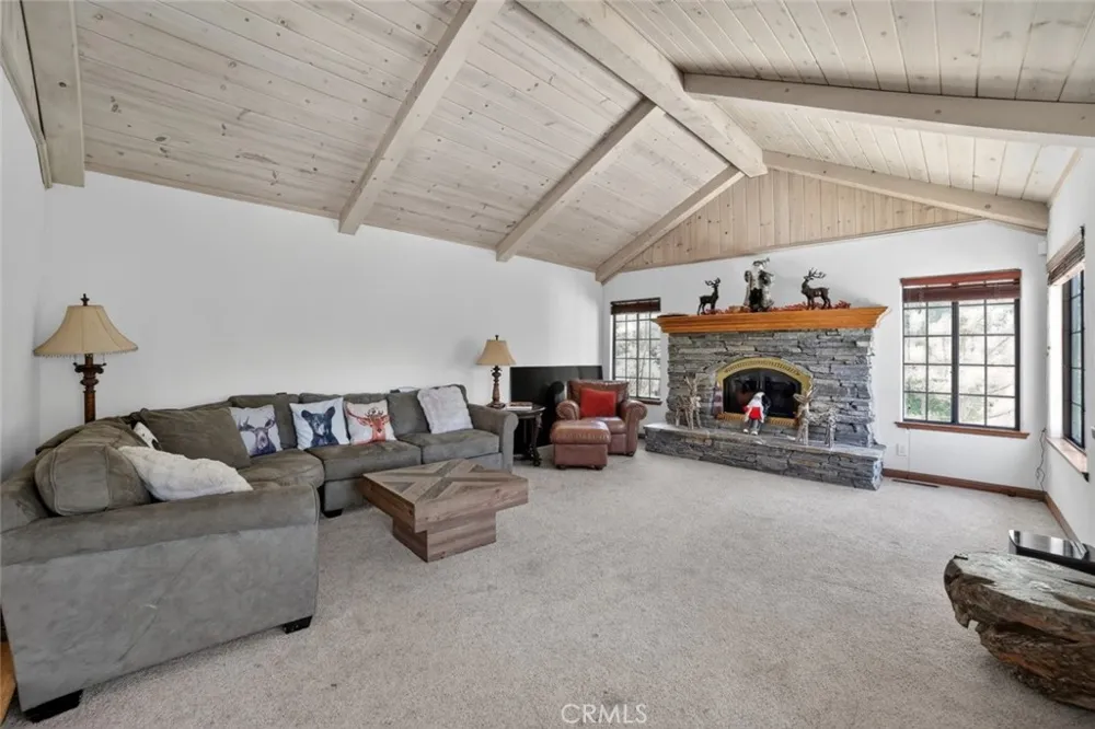 1198 Montreal Drive Lake Arrowhead, CA 92352