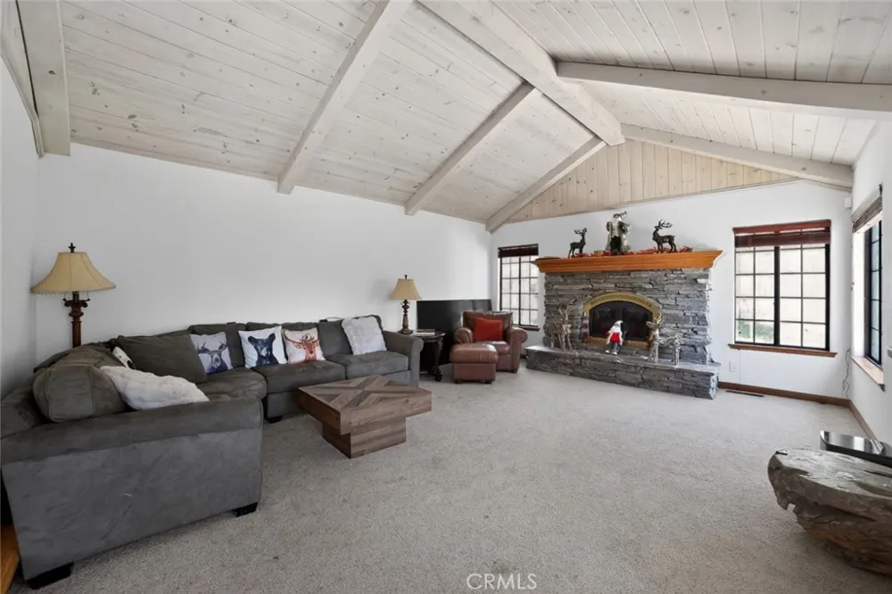 1198 Montreal Drive Lake Arrowhead, CA 92352