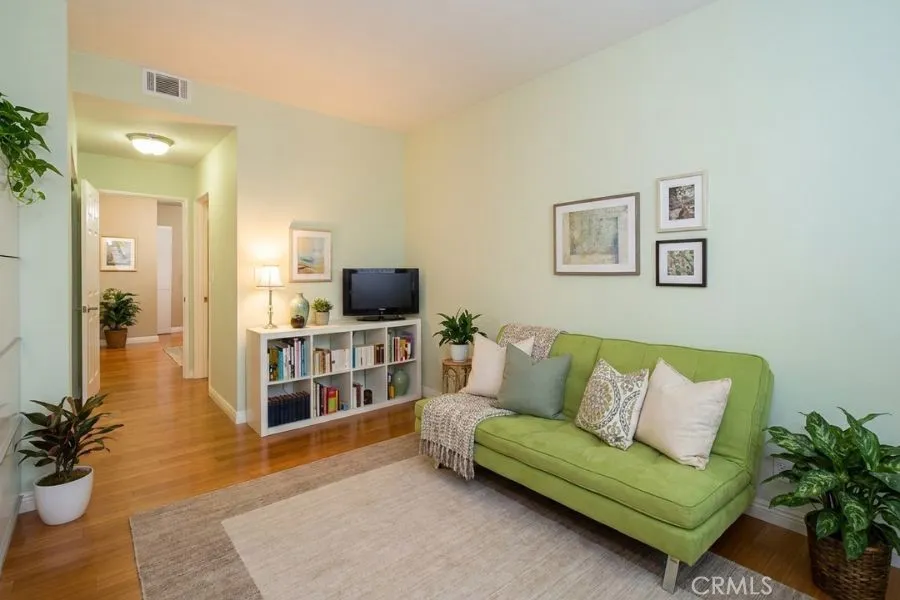5430 Bellingham Avenue #104 Valley Village, CA 91607