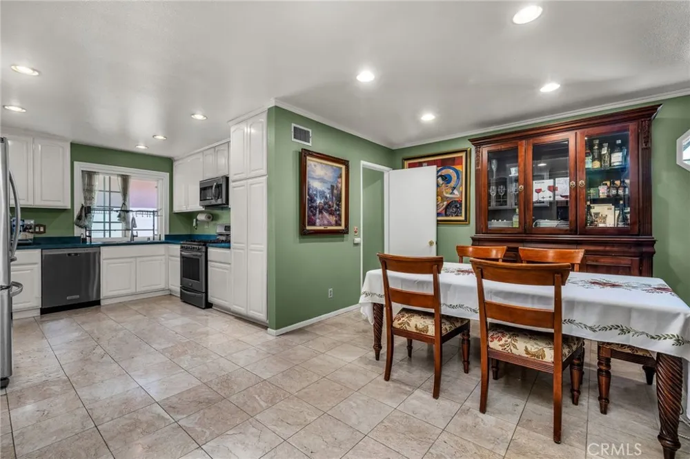 52 Sandra Court Newbury Park, CA 91320