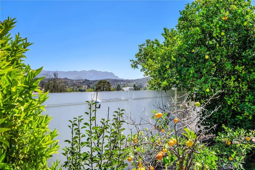 52 Sandra Court Newbury Park, CA 91320