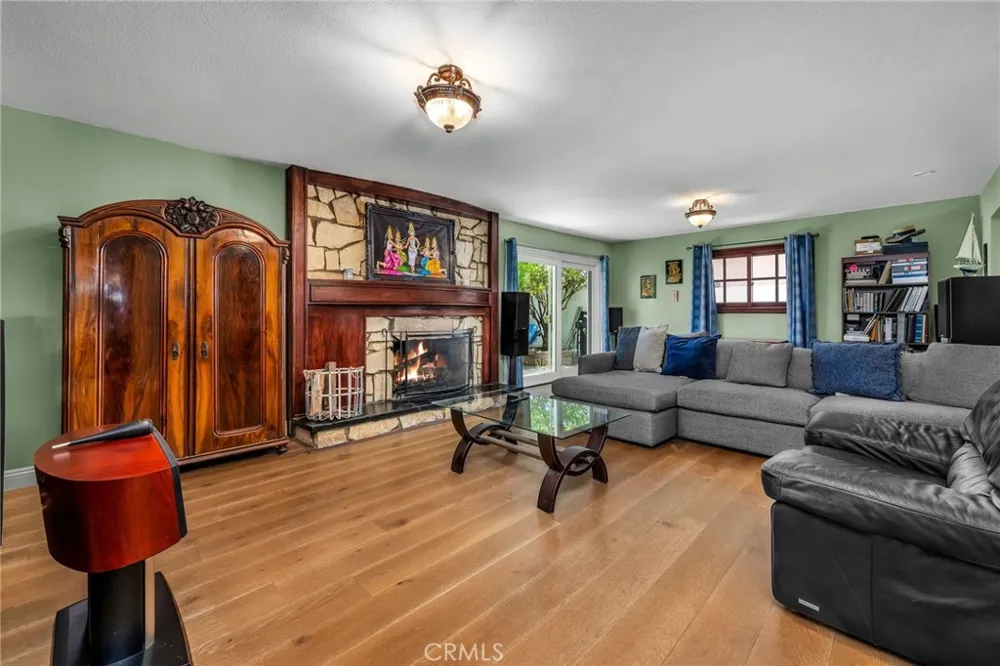 52 Sandra Court Newbury Park, CA 91320