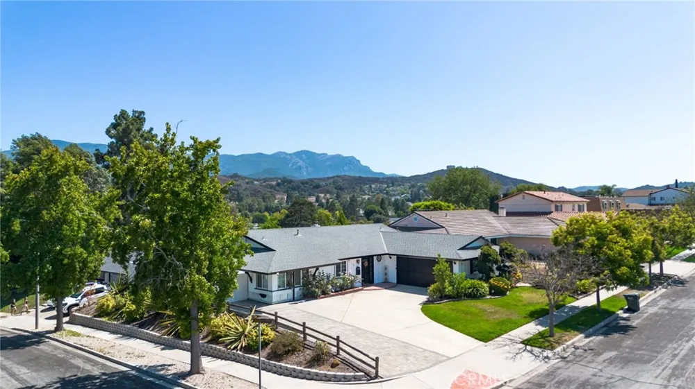 52 Sandra Court Newbury Park, CA 91320