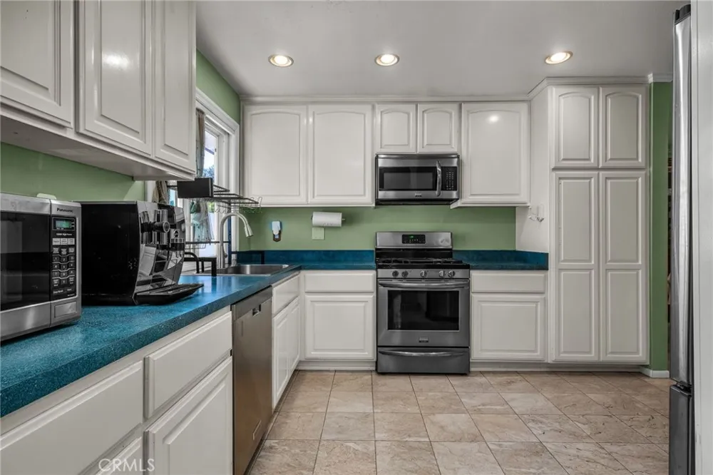 52 Sandra Court Newbury Park, CA 91320