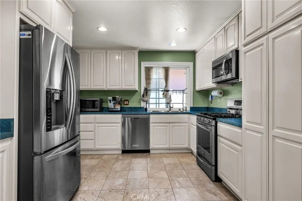 52 Sandra Court Newbury Park, CA 91320