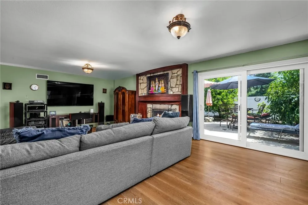 52 Sandra Court Newbury Park, CA 91320