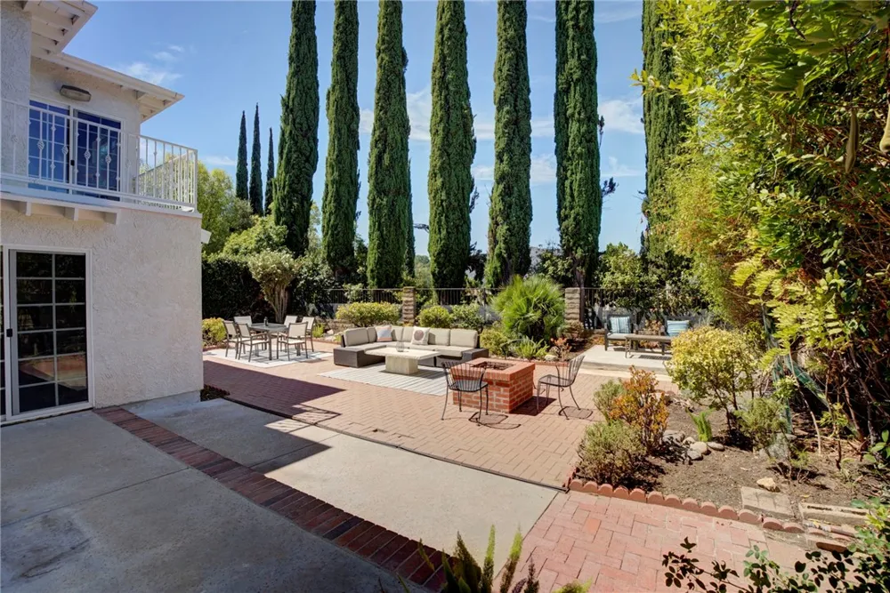 5917 Carell Avenue Agoura Hills, CA 91301