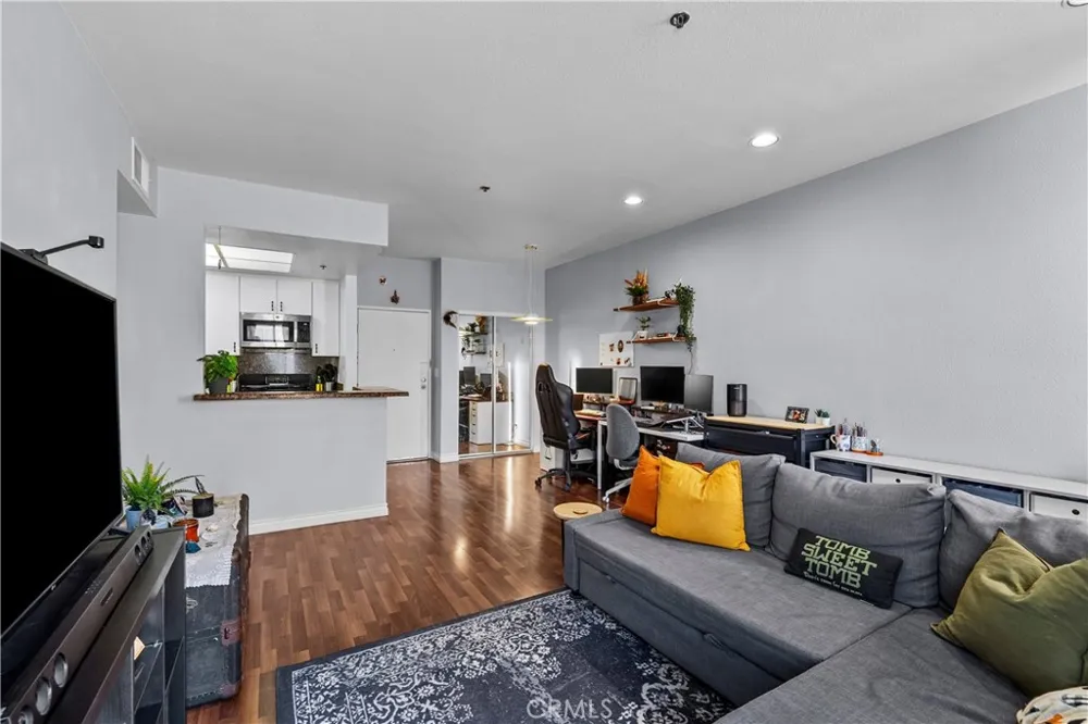 19350 Sherman Way. #328 Reseda, CA 91335