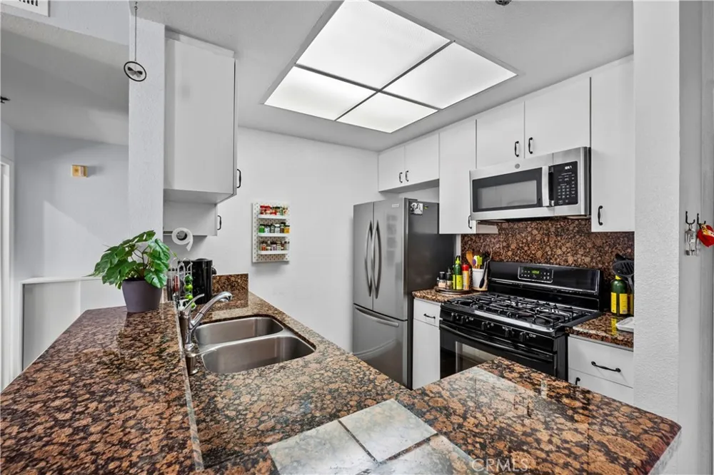 19350 Sherman Way. #328 Reseda, CA 91335