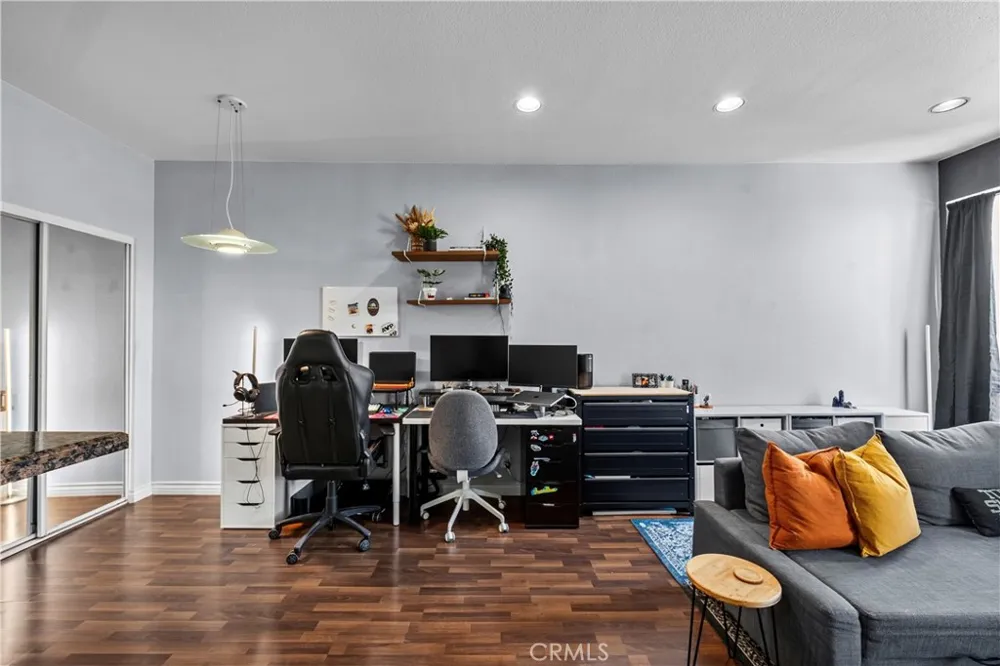 19350 Sherman Way. #328 Reseda, CA 91335