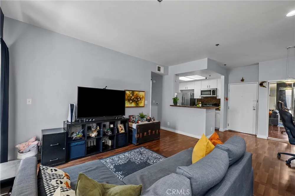 19350 Sherman Way. #328 Reseda, CA 91335