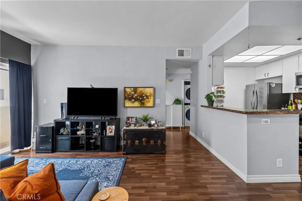 19350 Sherman Way. #328 Reseda, CA 91335