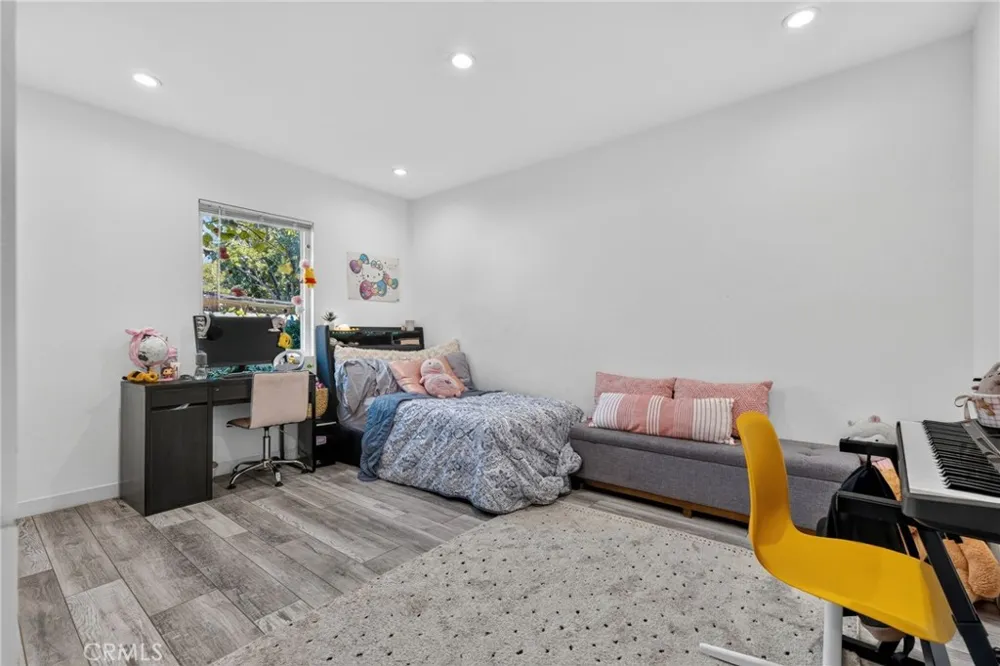 18952 Victory Boulevard Tarzana, CA 91335